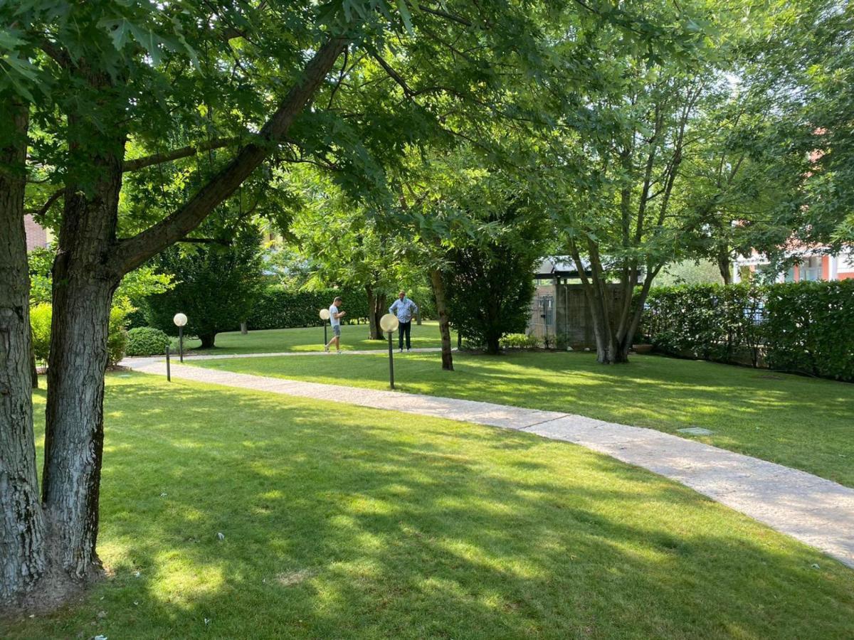La Lanterna - Appartamenti In Residence Con Piscina Desenzano del Garda Exterior photo